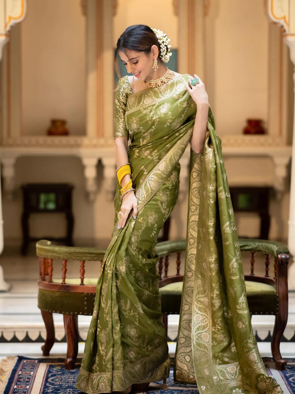 Liklee Flamboyant Green Soft Silk Saree with Majesty Blouse Piece