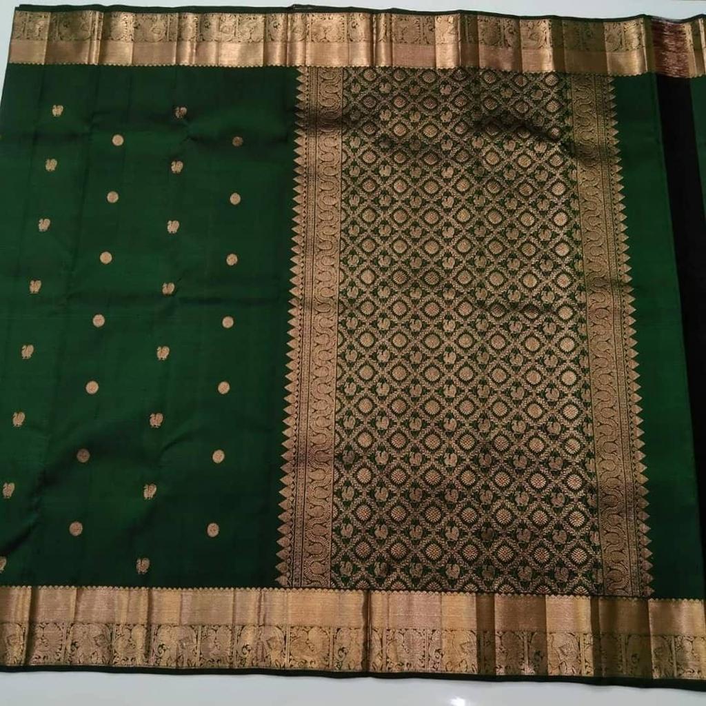 Liklee Green colored Soft Silk Saree With Lovely Blouse Piece