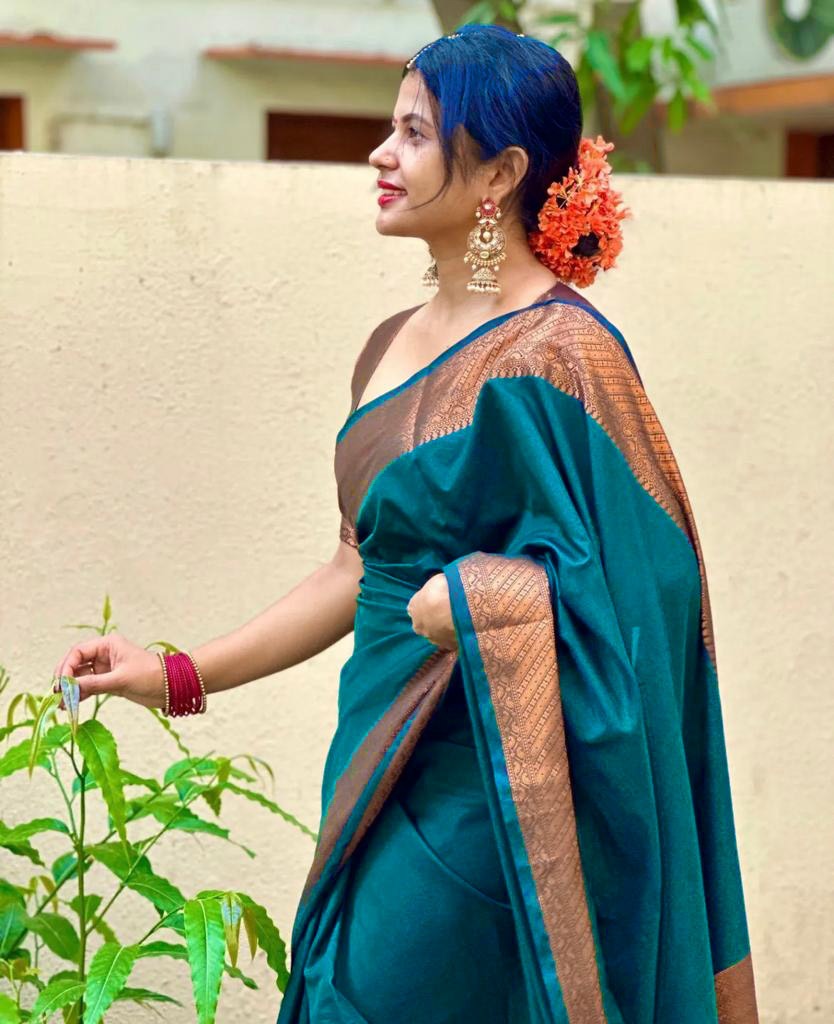 Liklee Blue Enchanting Soft Silk Saree With Glowing Blouse Piece