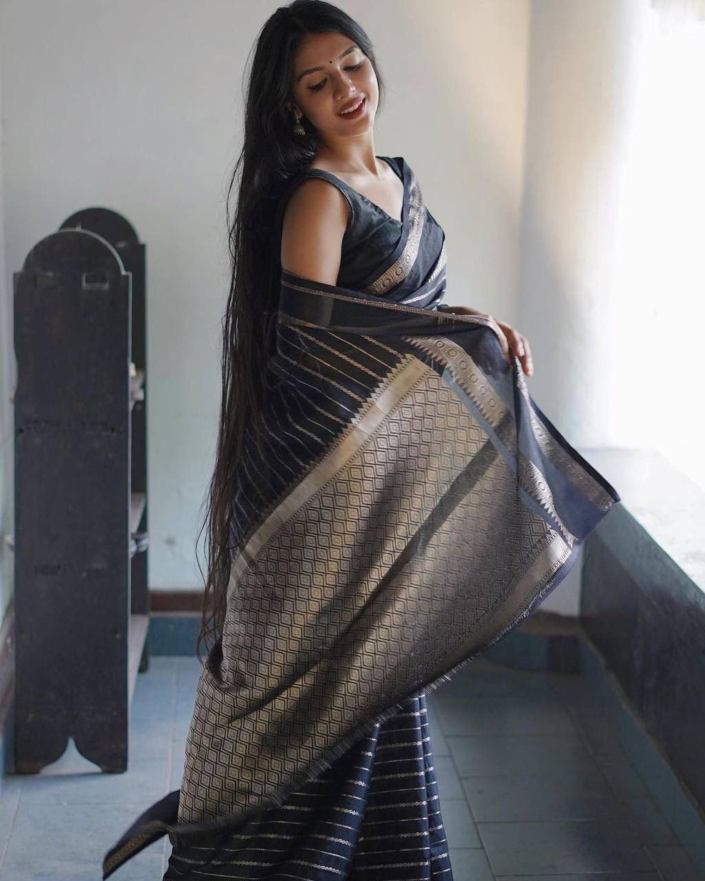 Liklee Black Enchanting Soft Silk Saree With Glowing Blouse Piece