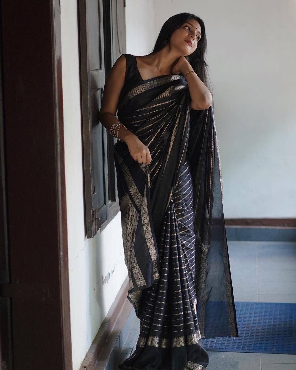 Liklee Black Enchanting Soft Silk Saree With Glowing Blouse Piece