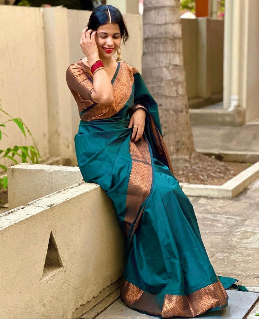 Liklee Blue Enchanting Soft Silk Saree With Glowing Blouse Piece