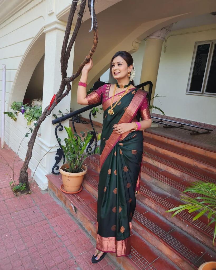 Liklee Lush Green Banarasi Silk Saree with Rich Blouse Piece