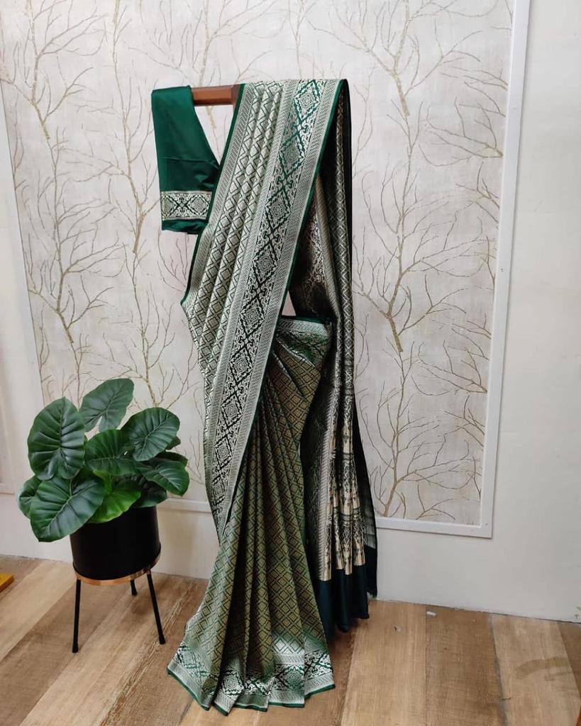 Liklee Green Bewitching Soft Silk Saree with Classic Blouse Piece