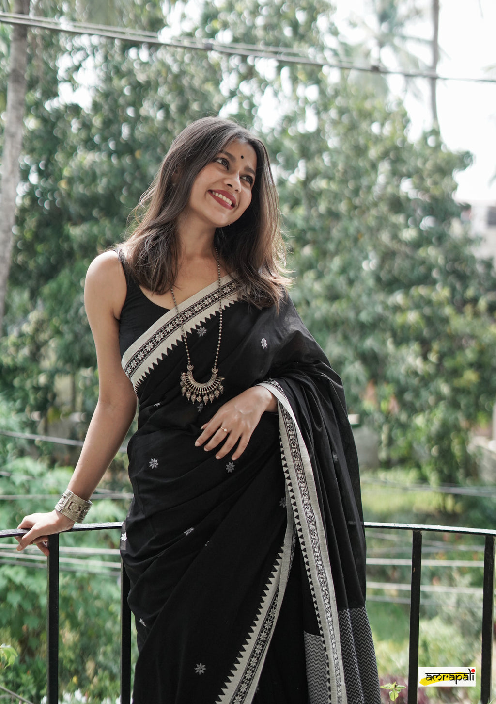 Liklee Amazing Black Soft Silk Saree with Unique Blouse Piece