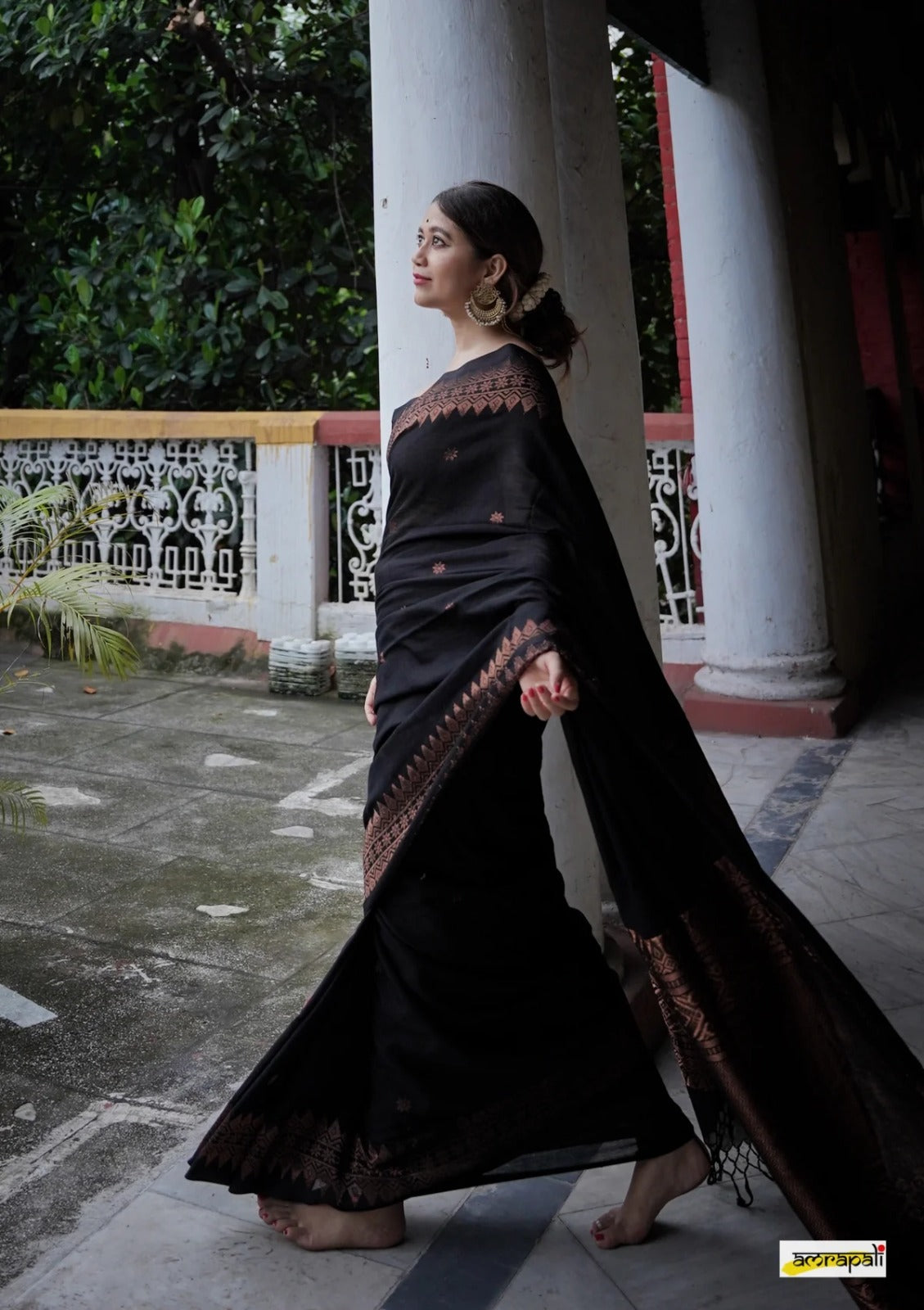 Liklee Black Bewitching Soft Silk Saree with Classic Blouse Piece